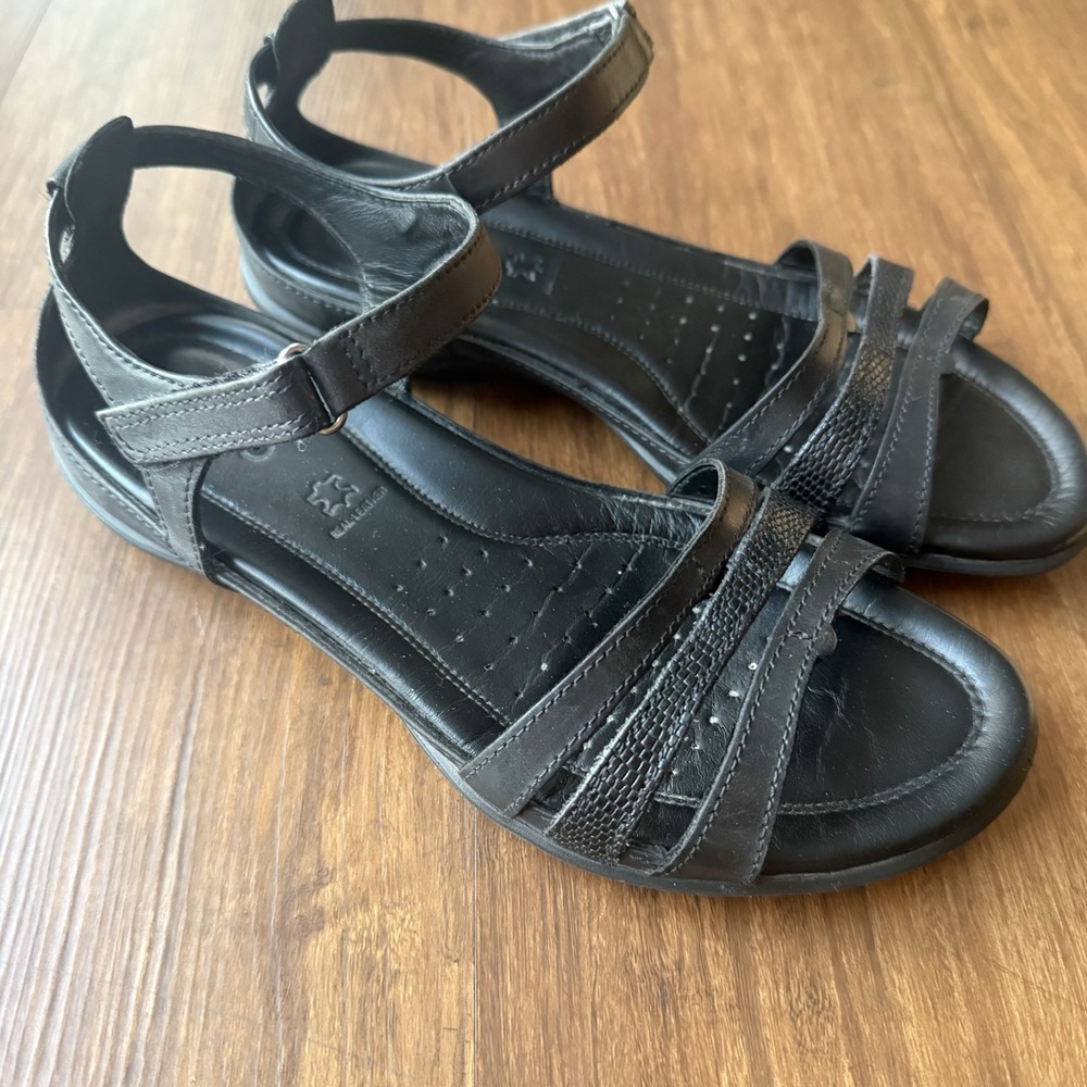 ECCO Flash Sandals Womens US 7-7.5 EU 38 Black Leather Adjustable Ankle Strap